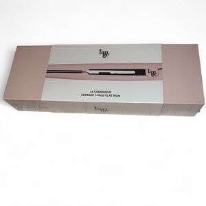 New in box ! Lange Le Ceramique Flat Iron - Pink